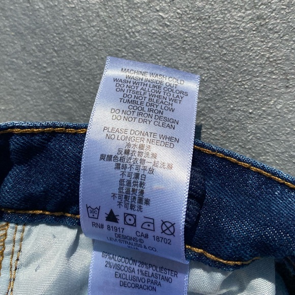 LIKE NEW Kids’ Levi’s High Rise Ankle Straight - Picture 11 of 12